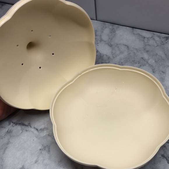 Tupperware Garlic Keeper - Picture 2 of 5